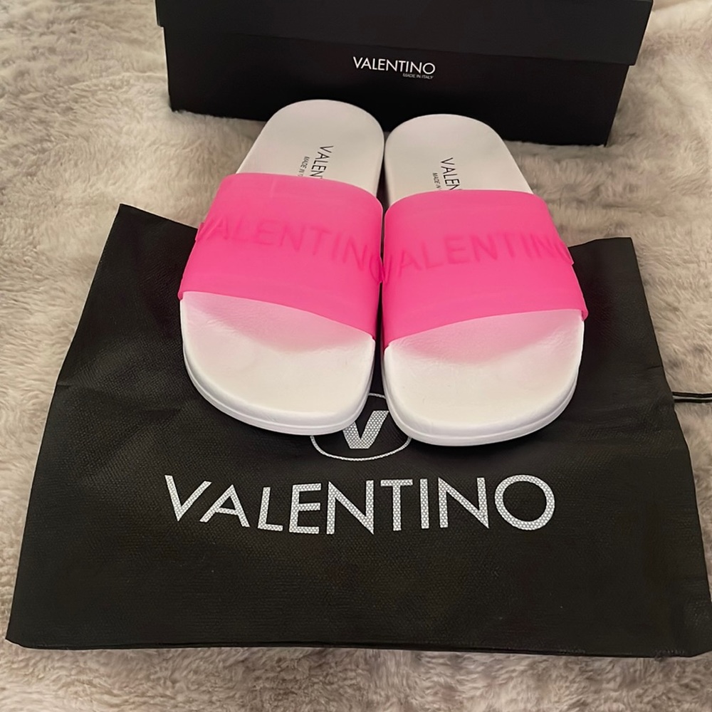 Valentino  Slides